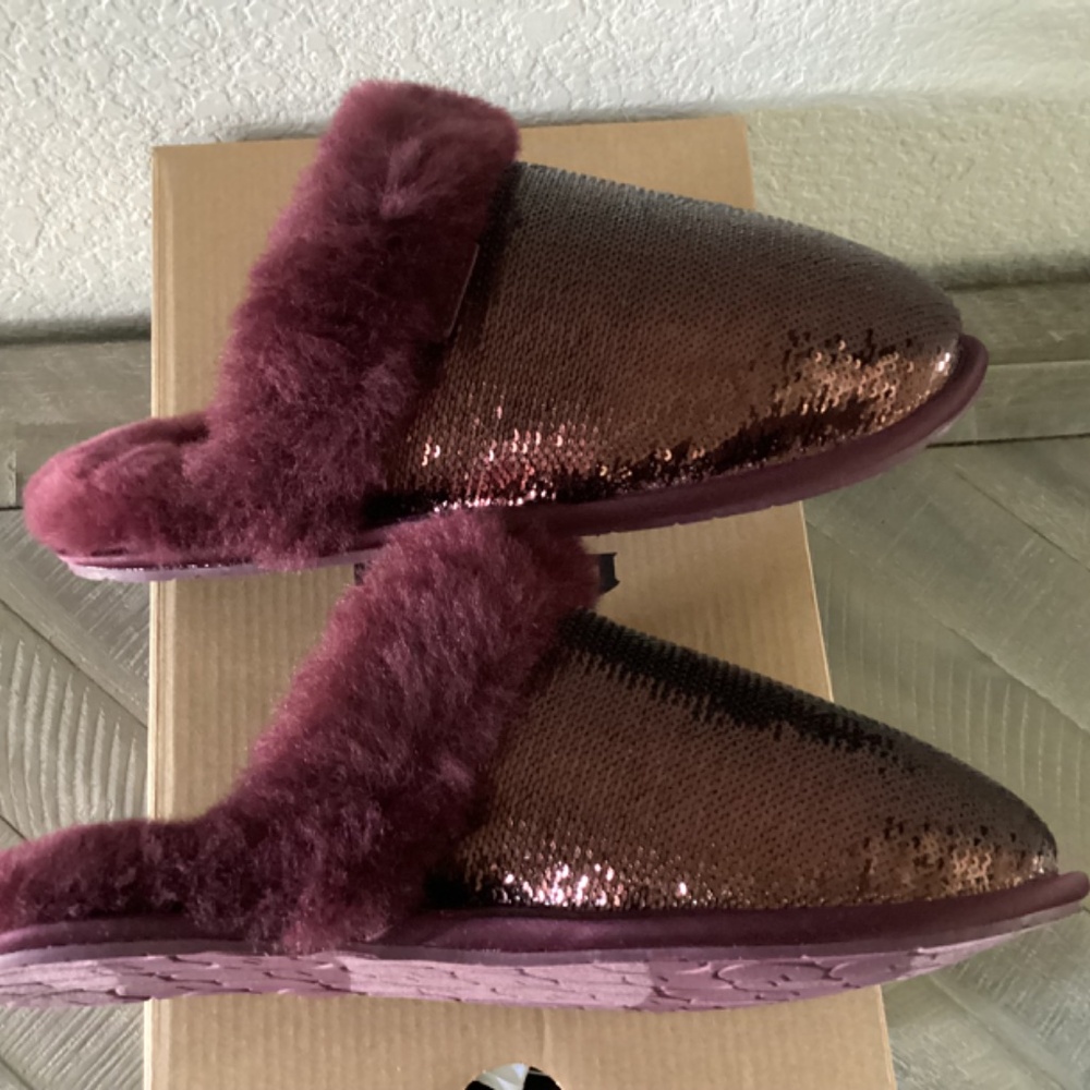 UGG® Women's Scuffette II Mirror Ball Slip On Slide Slipper Flats, size 5 - Picture 9 of 12